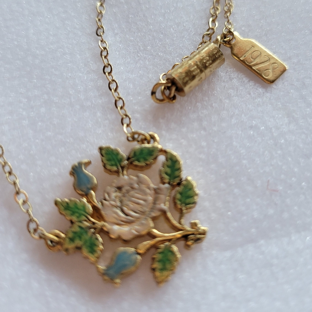 Vintage 1928 Gold Enamel Floral Pendant Necklace